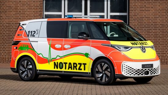 Volkswagen ID. Buzz verkleed als ambulance
