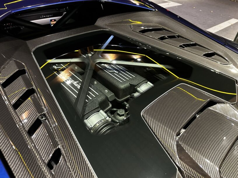 Lamborghini Huracan Tecnica glazen motorkap