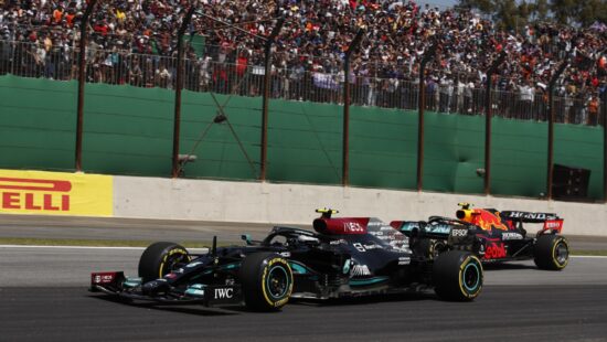 Verstappen en Hamilton crashen