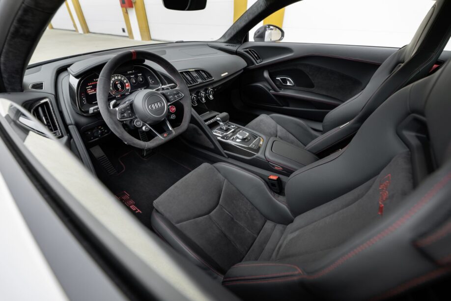 Audi R8 V10 GT RWD interieur