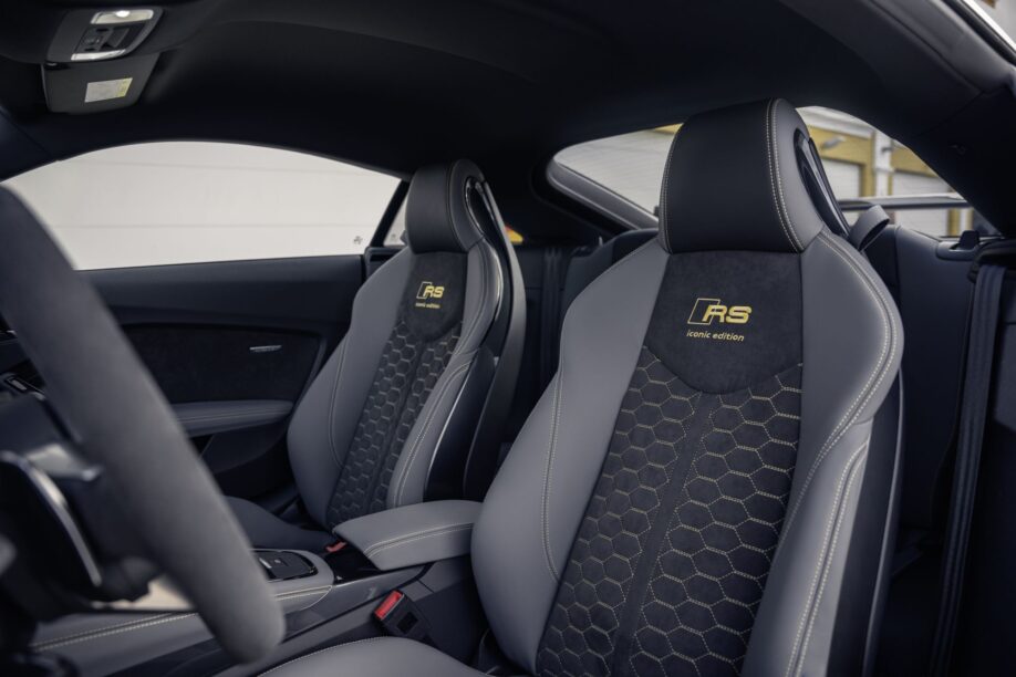 Audi TT-RS Iconic Edition interieur