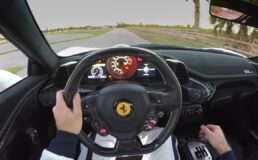 Video: Ferrari 458 Speciale met handbak!