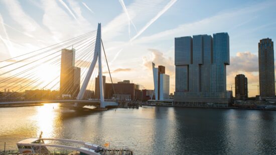 Drukste en duurste stad om in te autorijden is Rotterdam