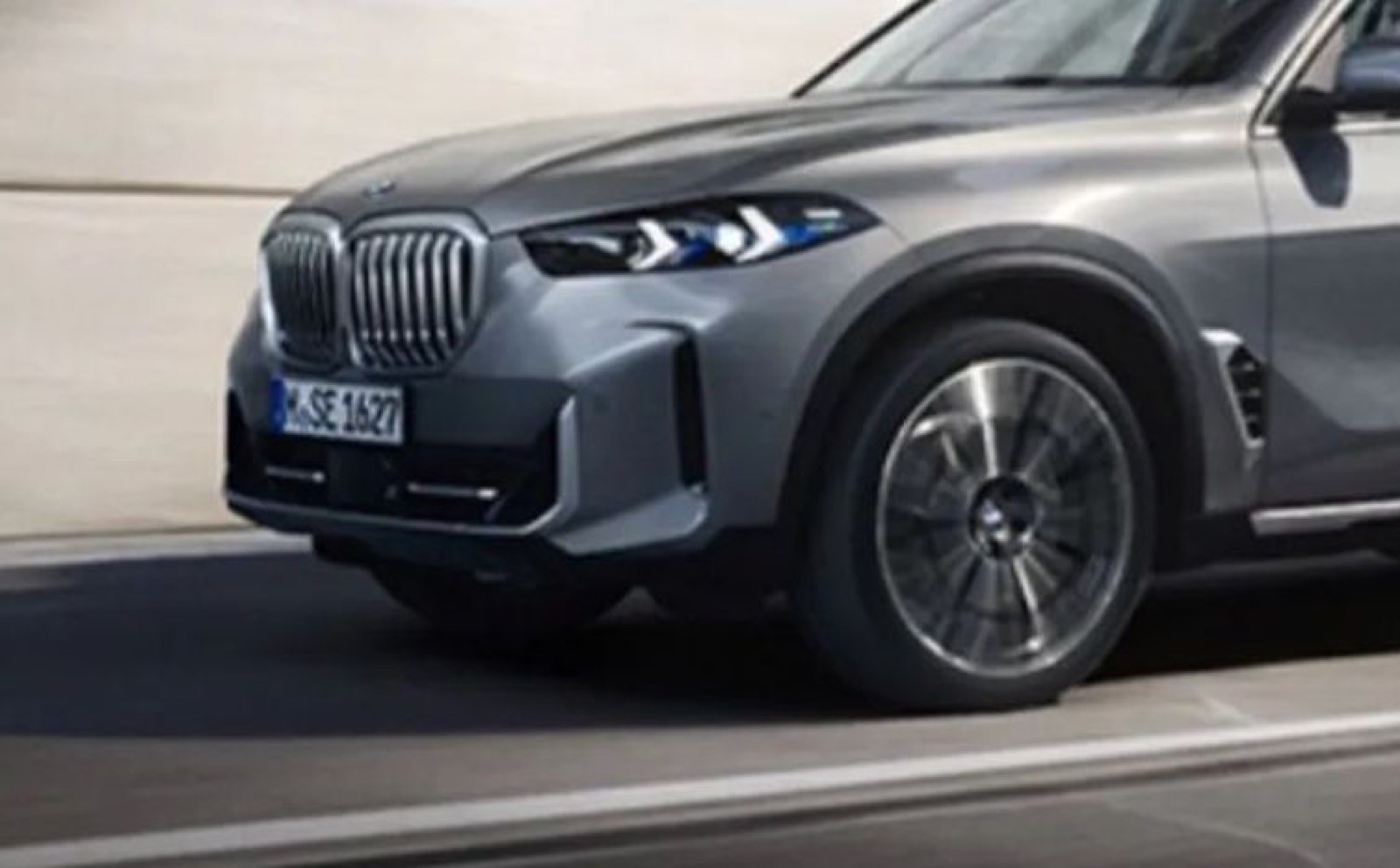 BMW lekt vernieuwde X5