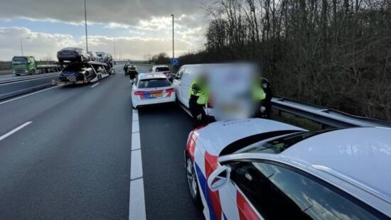 video: politieachtervolging over drukke A2 in Limburg