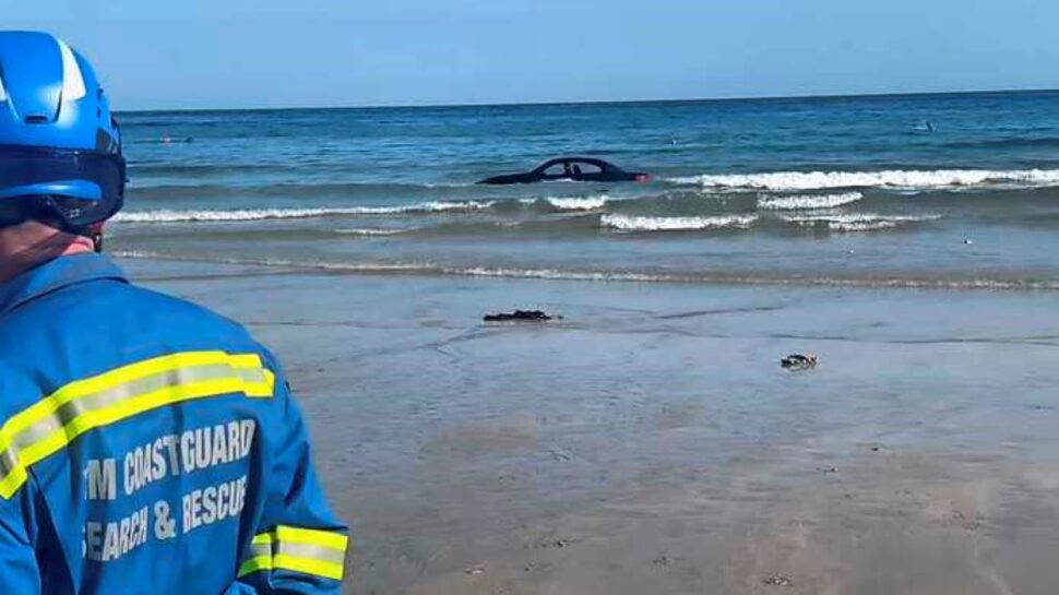 Domme BMW bestuurder laat auto op strand staan