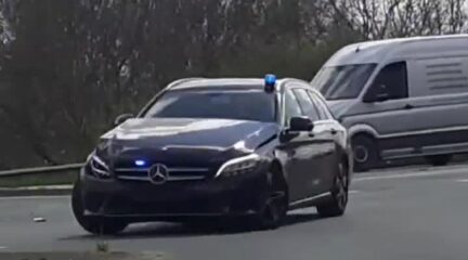 video: politie in burgerauto botst op automobilist