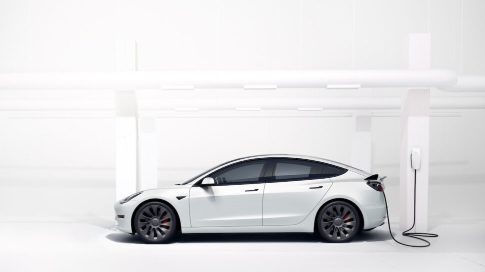 Hoeveel sneller is een gestripte Tesla Model 3?
