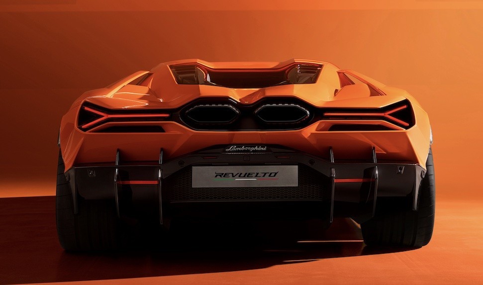 Lamborghini Revuelto back