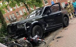 Bekende voetballer crasht Rolls Royce Cullinan in Amsterdam