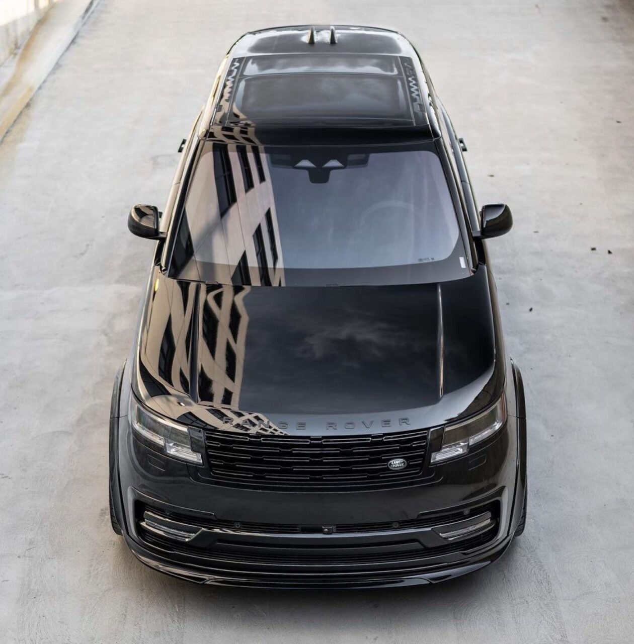 zwarte Range Rover