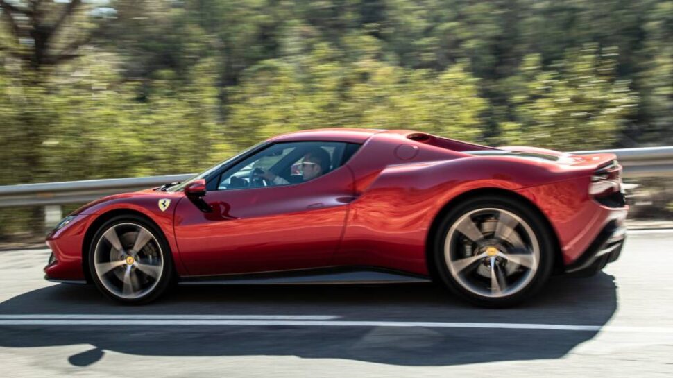 Verkoop geëlektrificeerde Ferrari's