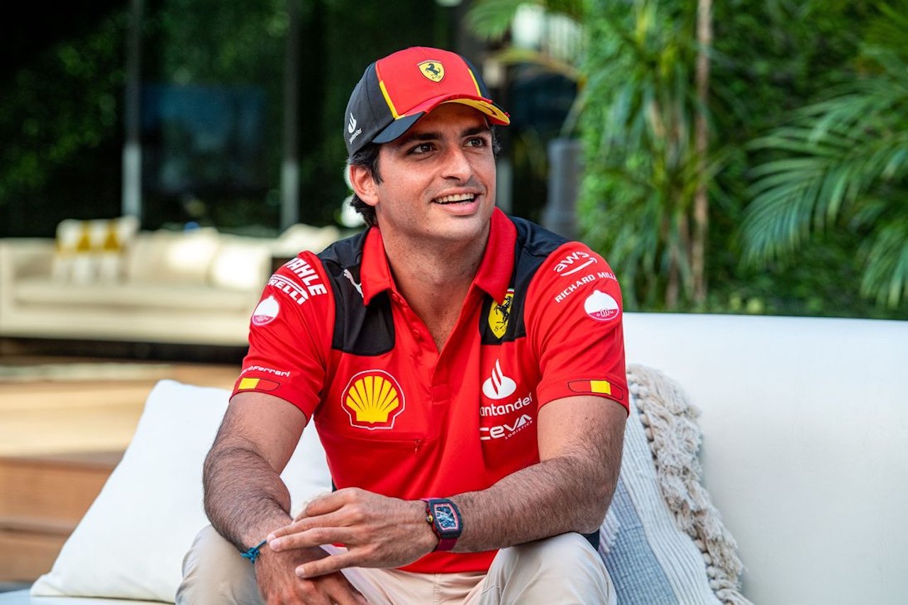 Carlos Sainz robbed of a very expensive watch