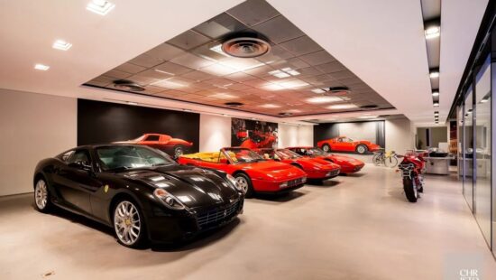 Belgische villa van Ferrari-liefhebber te koop