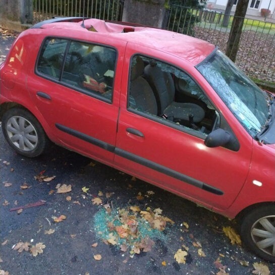 Renault Clio getroffen door meteoriet