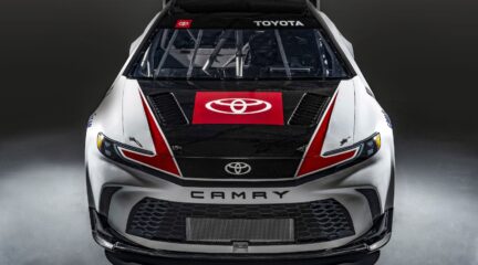 Toyota Camry nu ook met dikke V8