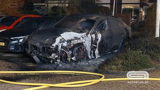 670 pk Porsche Cayenne hybride verwoest door brand