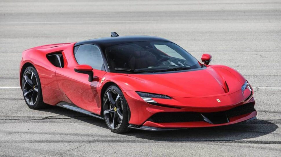 Rijke Russen kunnen nog steeds Ferrari's en Lambo's kopen