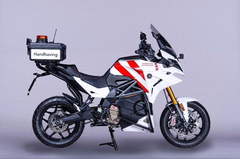 De nieuwe elektrische motorfiets van de Handhaving