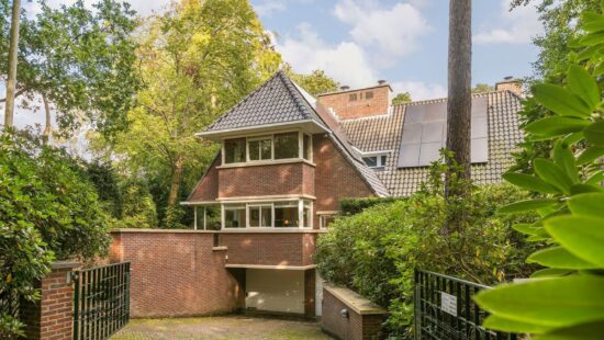 Parkeerkelder én garage in Nederlandse villa voor 3,85 miljoen