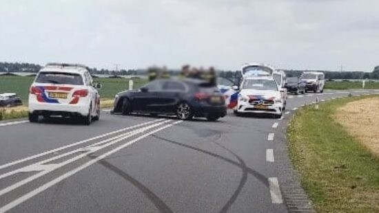 Video: Politie in Mercedes-AMG ramt roekeloze Caddy