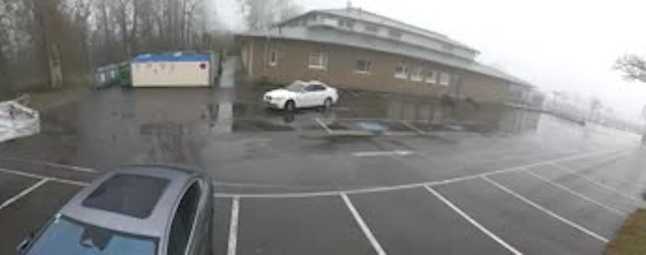 Video: BMW en een parkeerplaats