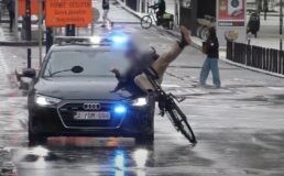politie rijdt fietser aan