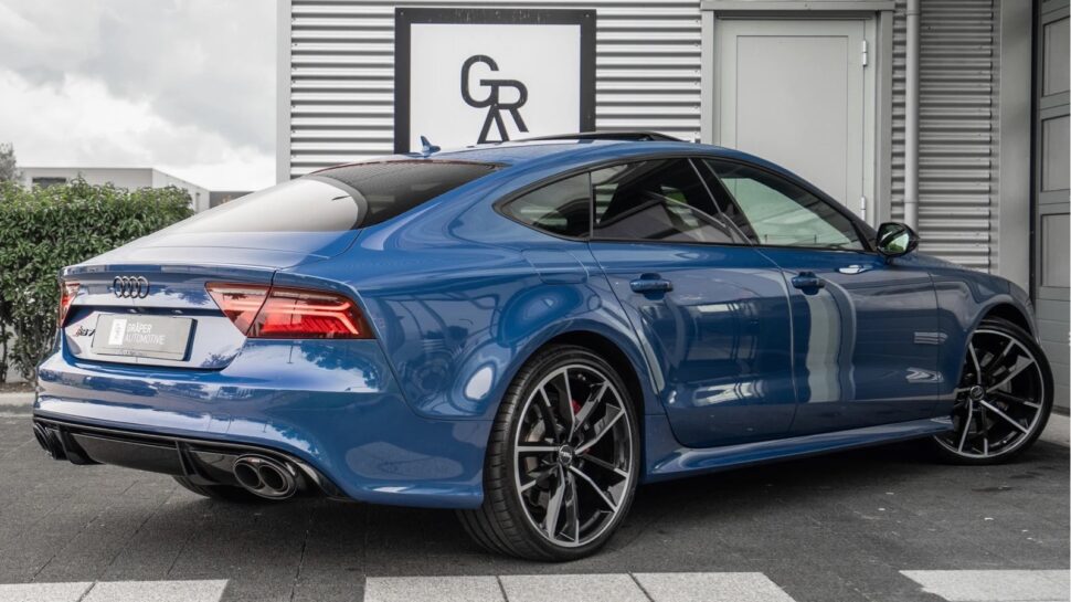 blauwe Audi RS7 performance