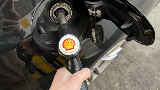 Dit kun je de komende tijd van de benzineprijs verwachten
