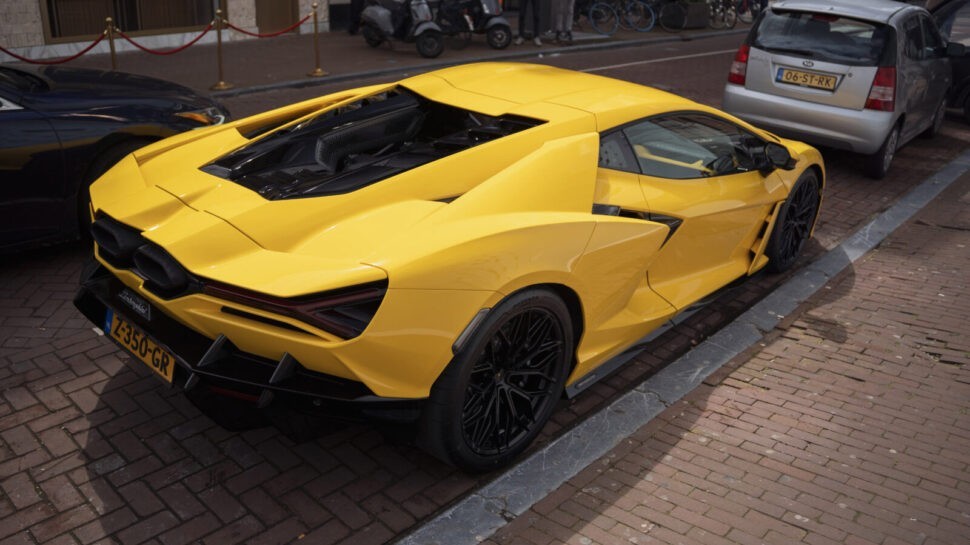 Spot Lamborghini Revuelto