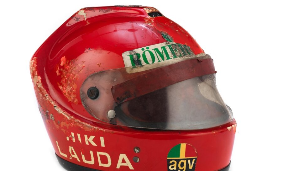 Koop de helm waarin Niki Lauda zijn beruchte ongeluk had
